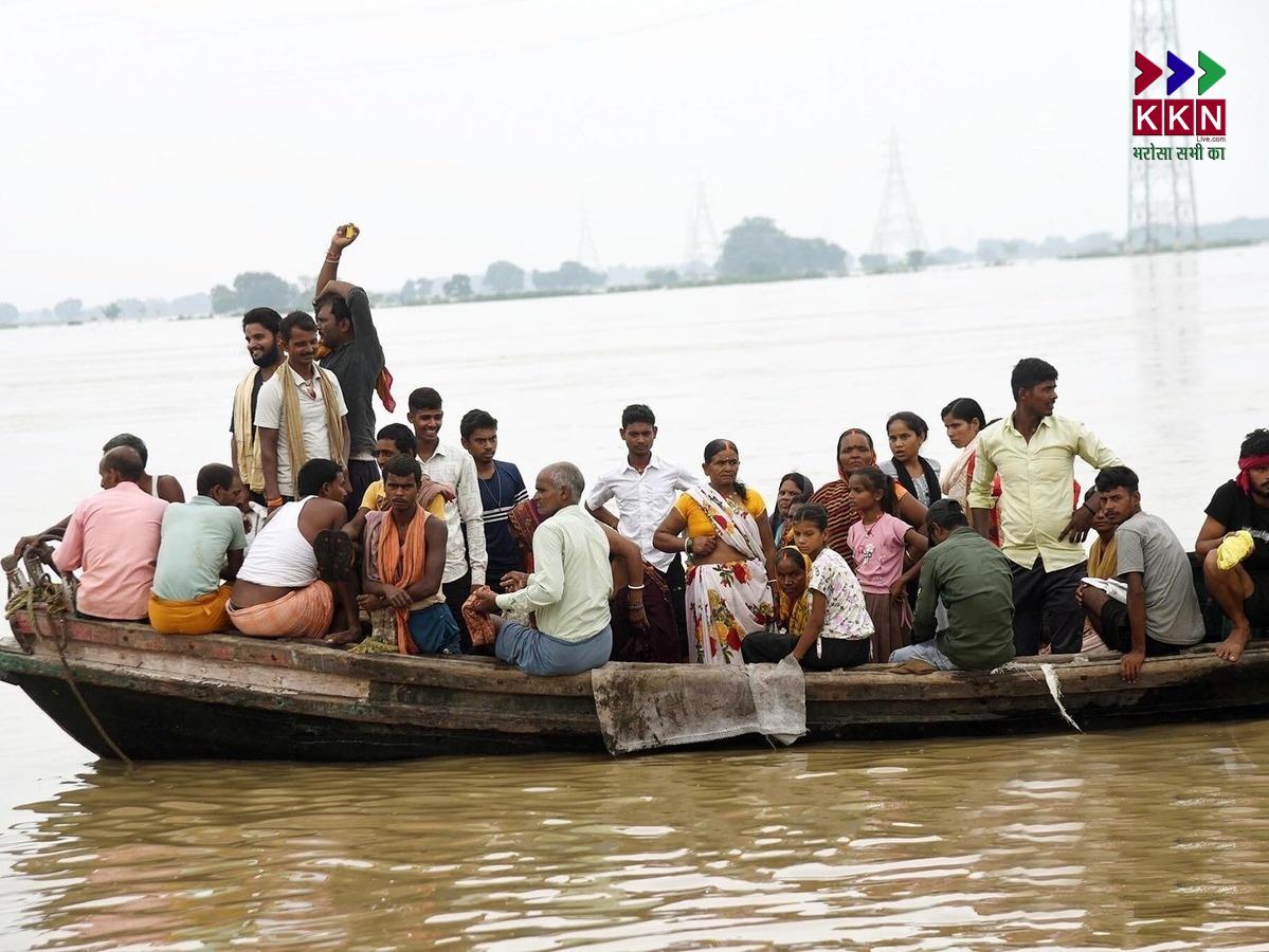 Bihar Flood 2025: Bagmati River Wreaks Havoc, Villagers Forced to Commute by Boats
