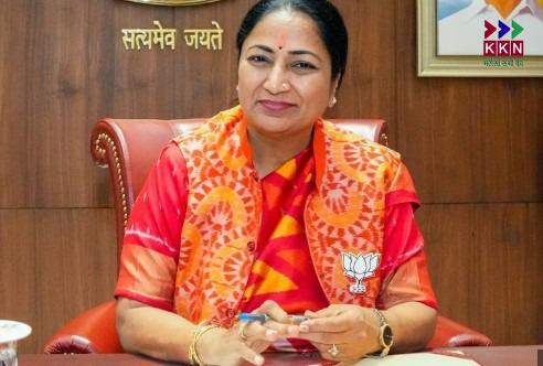 Delhi CM Rekha Gupta Attacked During Public Hearing