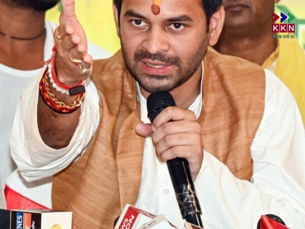 Tej Pratap Yadav Loses Temper After Slogan ‘Abki Baar Tejashwi Sarkar’