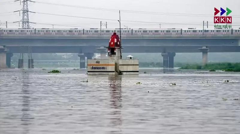 Yamuna River Near Danger Mark in Agra, Flood Threat to Several Villages