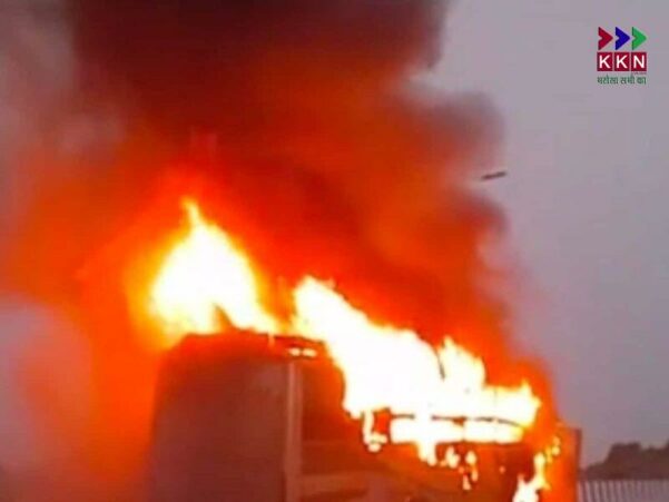 Vehicle Catches Fire in Motihari: Four People Escape Unscathed, Driver Flees the Scene