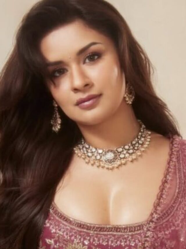 Avneet Kaur’s Glamorous Traditional Looks Win Hearts of Millions