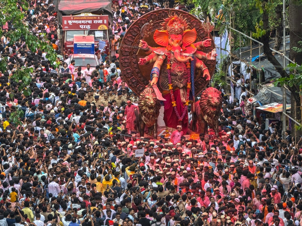 Tragedy During Ganpati Visarjan in Mumbai: