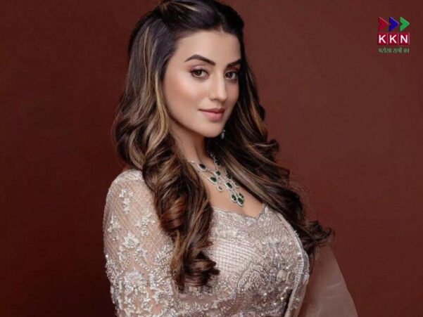 Bhojpuri Star Akshara Singh Sparks Political Speculation with Meeting Union Minister Giriraj Singh