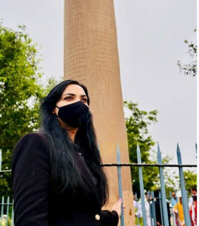 Bihar 2025 : Pushpam Priya Returns to Polls with Bold Vision and Black Mask