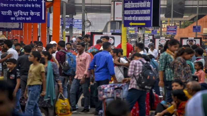 Post-Chhath Rush Creates Chaos at Patna Railway Stations as RPF Controls Overcrowding