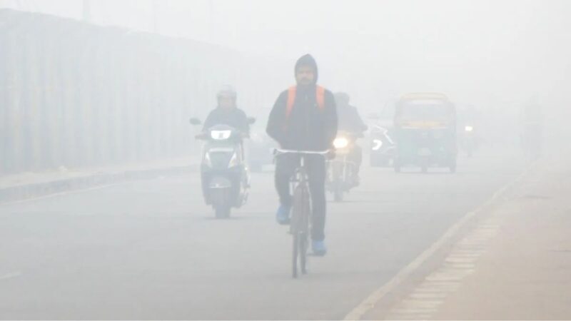 Severe Cold and Dense Fog Disrupt Life in Uttar Pradesh : Schools Closed in Many Districts